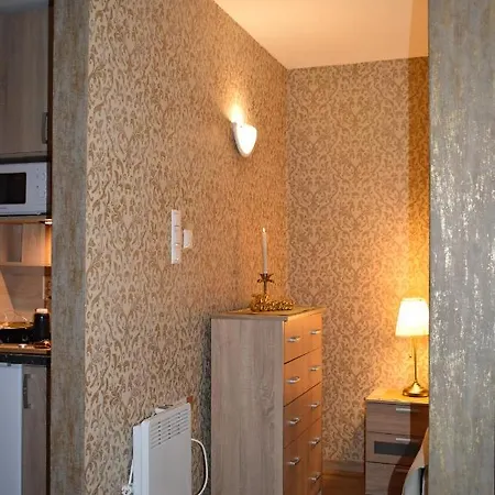 Royal Adela Luxury Apartment, 992 アパート