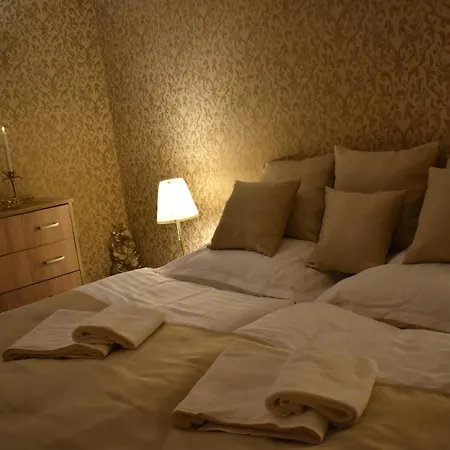 Apartmán Royal Adela Luxury Apartment, 992 *