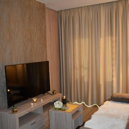 Apartmán Royal Adela Luxury Apartment, 992 *