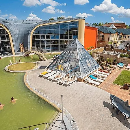 Apartmán Royal Adela Luxury Apartment, 992 Podhájska