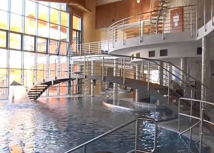 Royal Adela Luxury Apartment, 992 アパート *