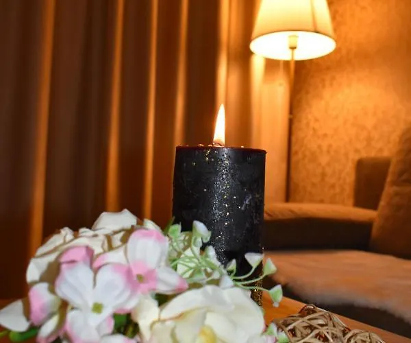 Royal Adela Luxury Apartment, 992 アパート